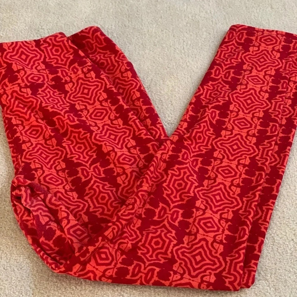 Like NEW LuLaRoe red pattern prints leggings, OS - Picture 2 of 12